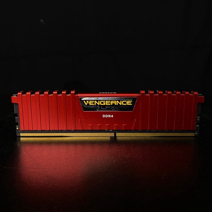 RAM (แรม) CORSAIR VENGEANCE DDR4 8GB BUS2400 สินค้ามือสอง ประกันศูนย์ LT งานสวยมาก เหมือนใหม่ พร้อมจัดส่งทันที 📢